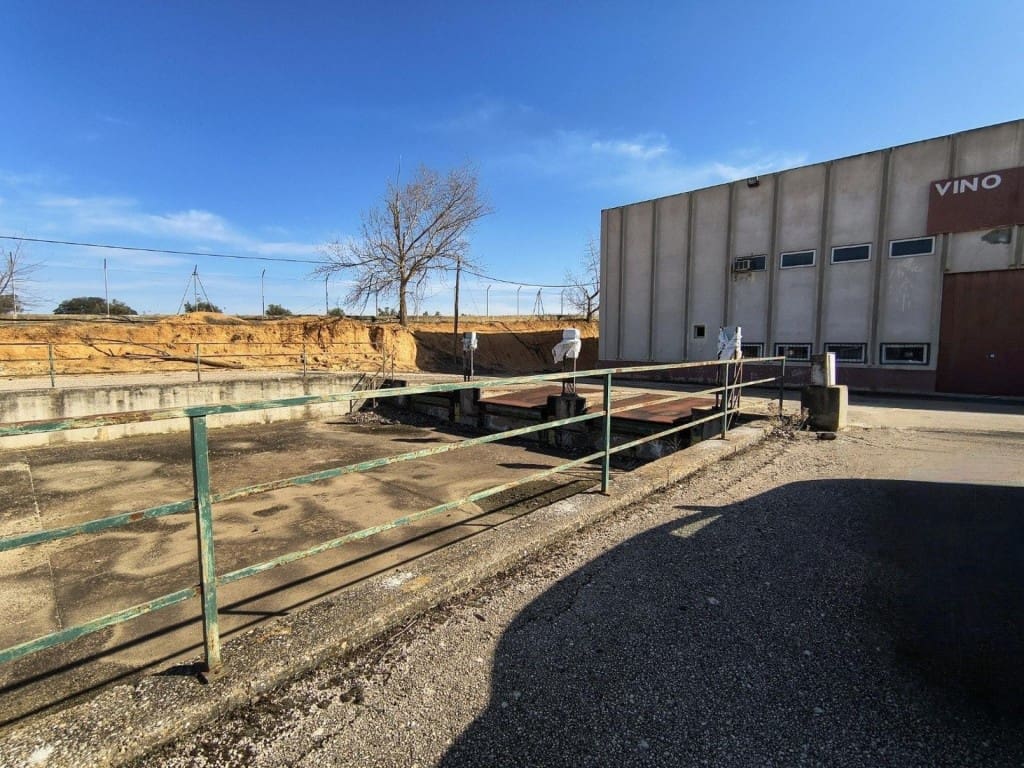 Commercial for sale in Tarancon - € 6,000,000 (Ref: 9711889)