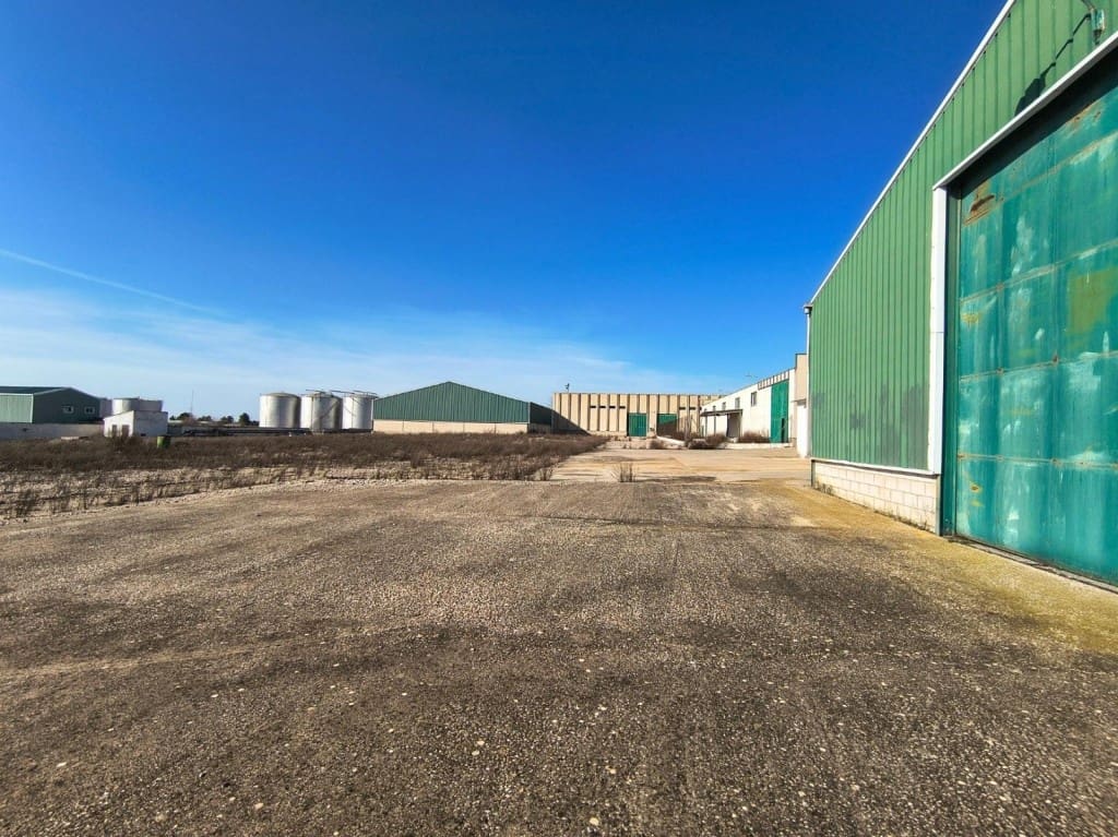 Commercial for sale in Tarancon - € 6,000,000 (Ref: 9711889)