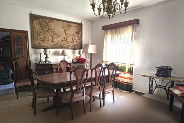 4 bedroom Villa for sale in Humanes with garage - € 369,000 (Ref: 9711890)