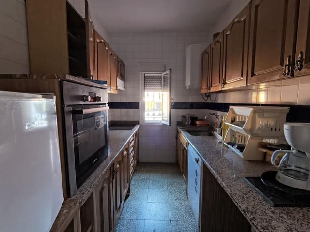 4 bedroom Villa for sale in Humanes with garage - € 369,000 (Ref: 9711890)
