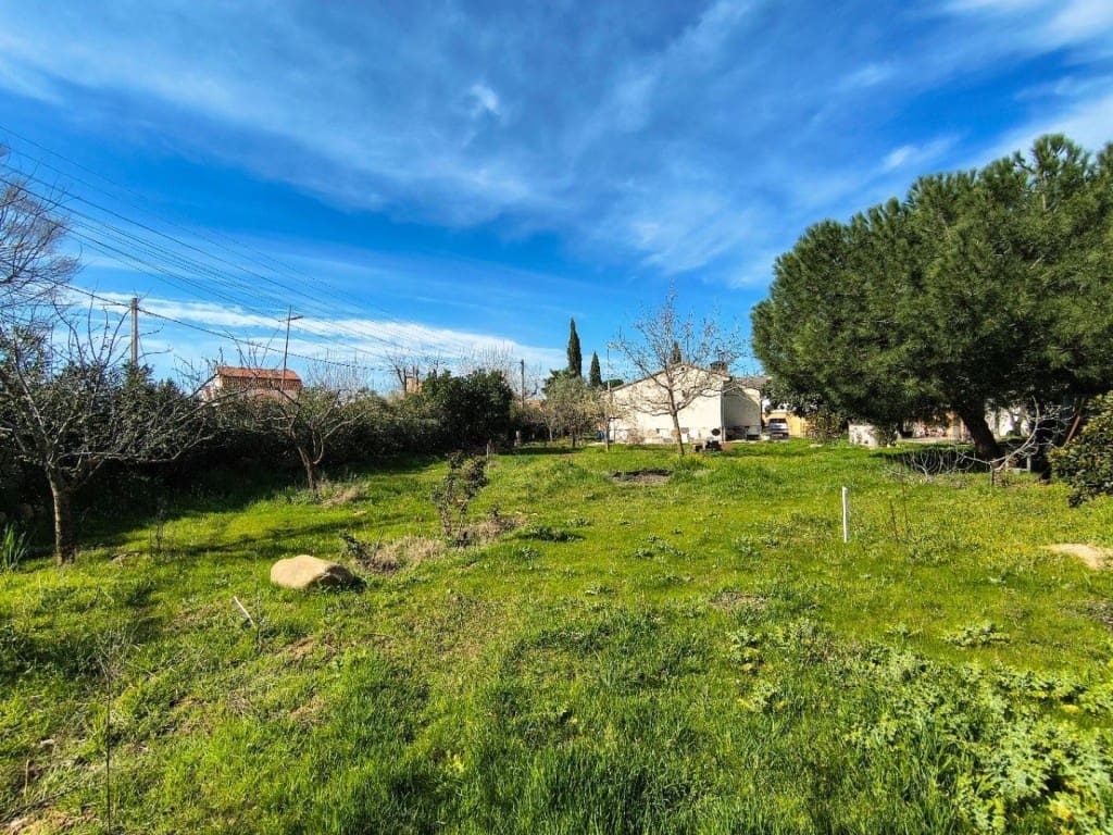 4 bedroom Villa for sale in Humanes with garage - € 369,000 (Ref: 9711890)