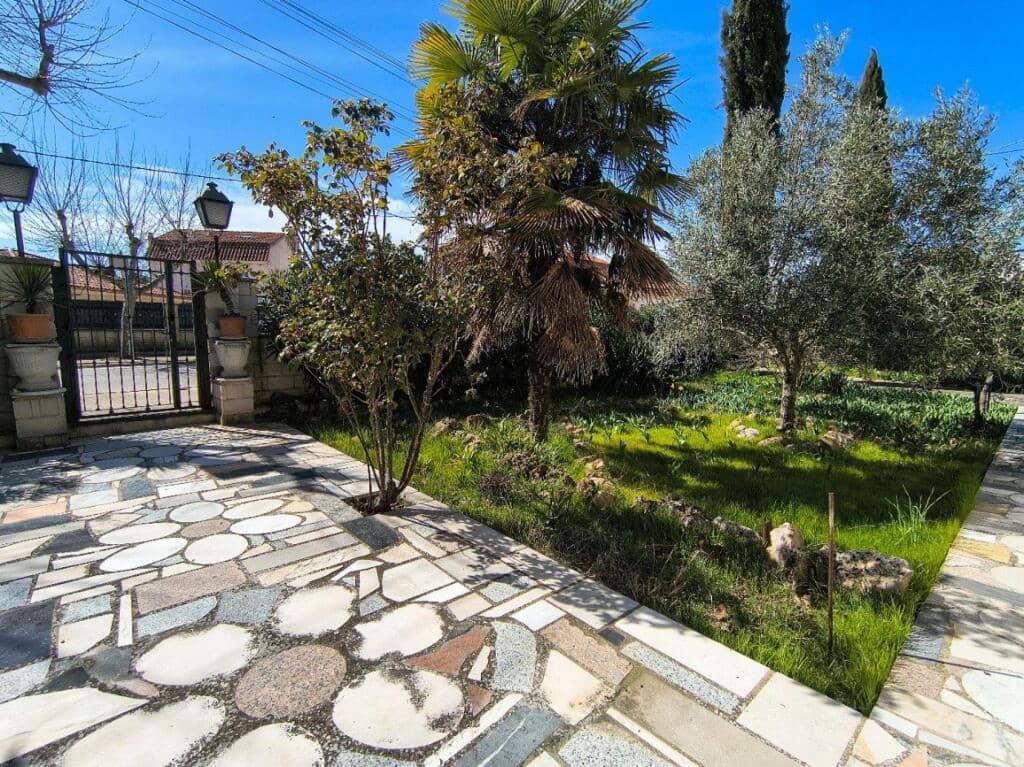 4 soverom Villa til salgs i Humanes med garasje - € 358 200 (Ref: 9711890)