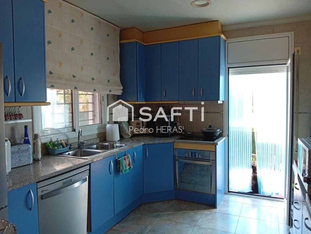 3 bedroom Villa for sale in Lloret de Mar with pool garage - € 285,000 (Ref: 9714817)