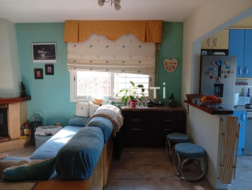 3 bedroom Villa for sale in Lloret de Mar with pool garage - € 285,000 (Ref: 9714817)