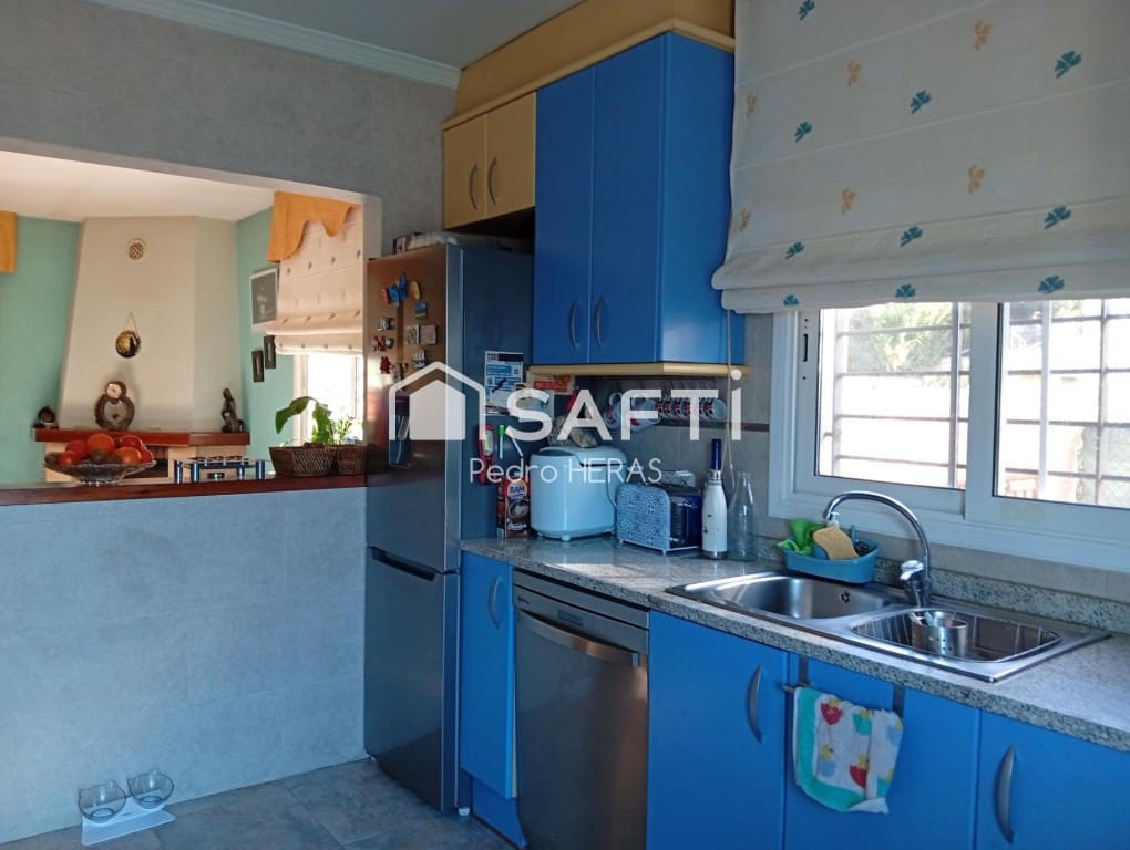 3 bedroom Villa for sale in Lloret de Mar with pool garage - € 285,000 (Ref: 9714817)