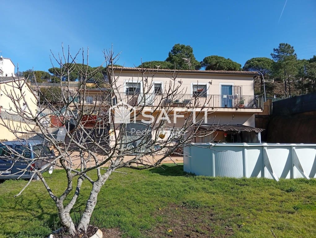 3 bedroom Villa for sale in Lloret de Mar with pool garage - € 285,000 (Ref: 9714817)