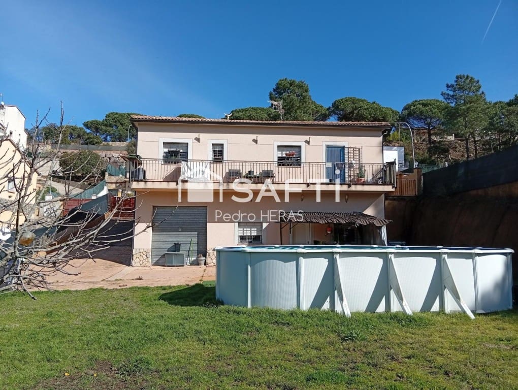 3 bedroom Villa for sale in Lloret de Mar with pool garage - € 285,000 (Ref: 9714817)