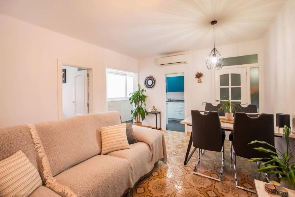 3 bedroom Apartment for sale in Barcelona city - € 260,000 (Ref: 9714818)