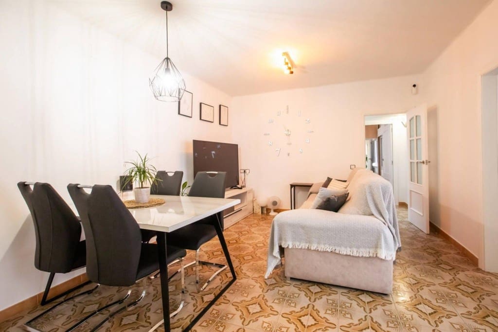 3 bedroom Apartment for sale in Barcelona city - € 260,000 (Ref: 9714818)