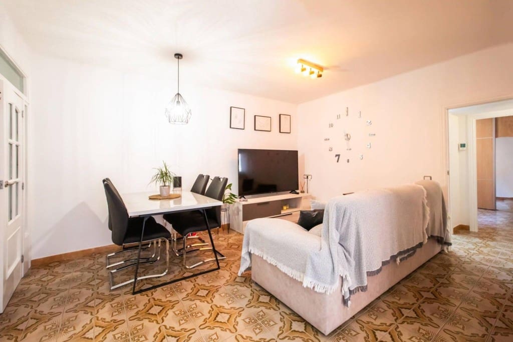 3 bedroom Apartment for sale in Barcelona city - € 260,000 (Ref: 9714818)