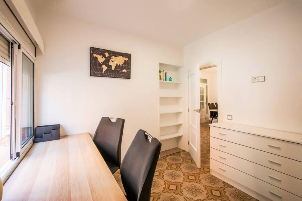 3 bedroom Apartment for sale in Barcelona city - € 260,000 (Ref: 9714818)