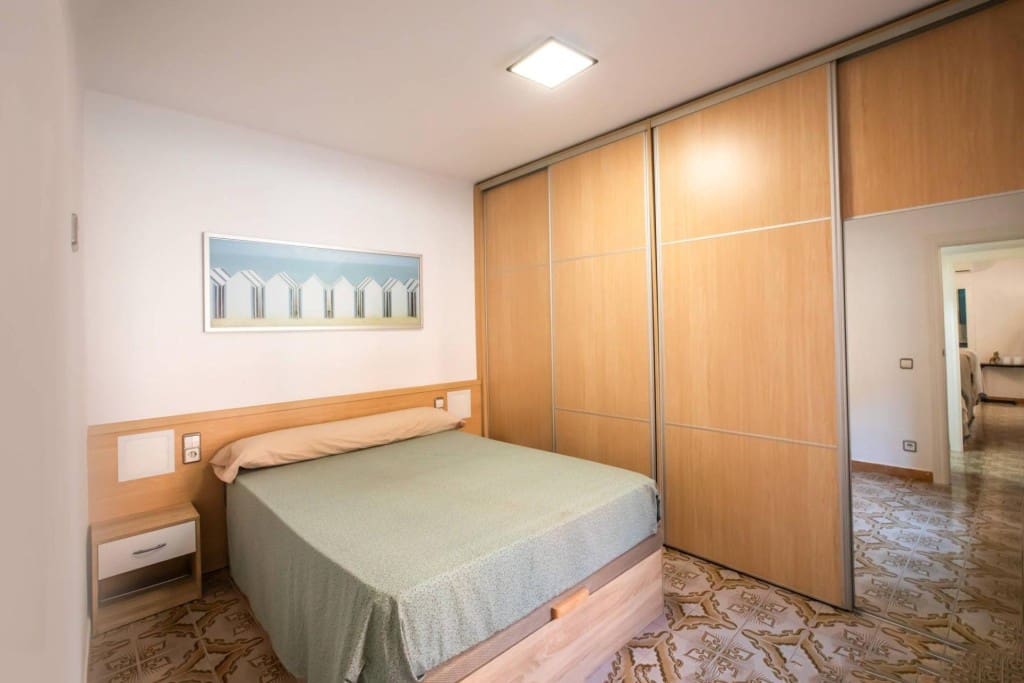 3 bedroom Apartment for sale in Barcelona city - € 260,000 (Ref: 9714818)