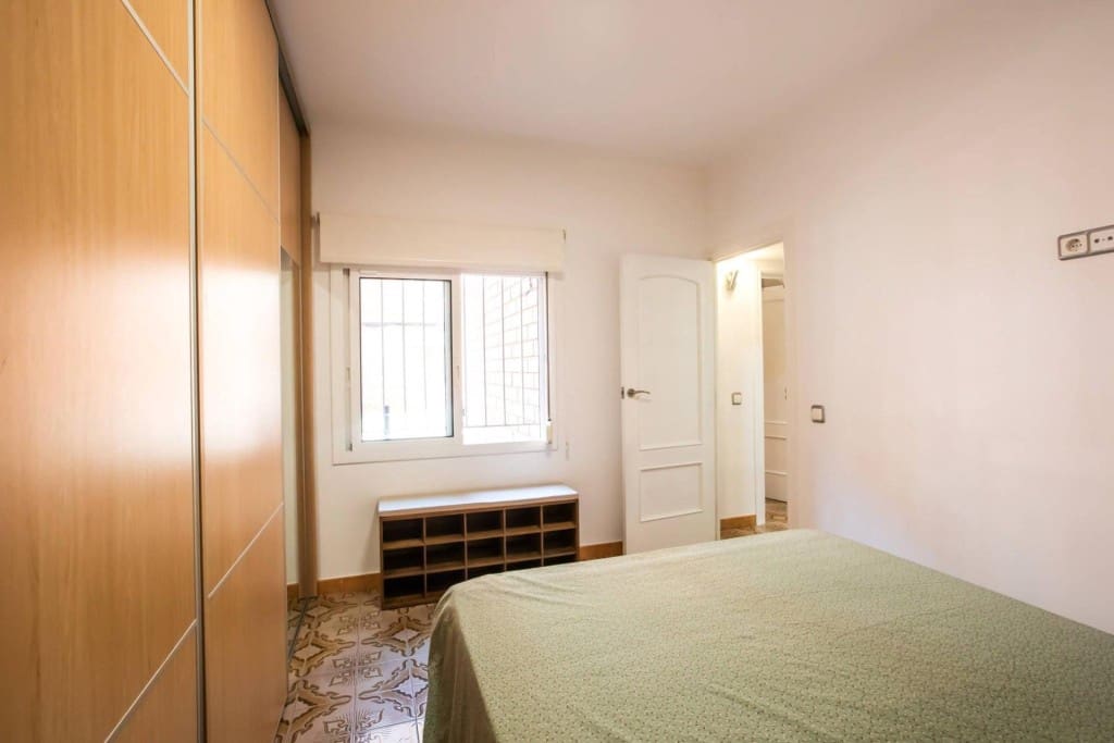 3 bedroom Apartment for sale in Barcelona city - € 260,000 (Ref: 9714818)