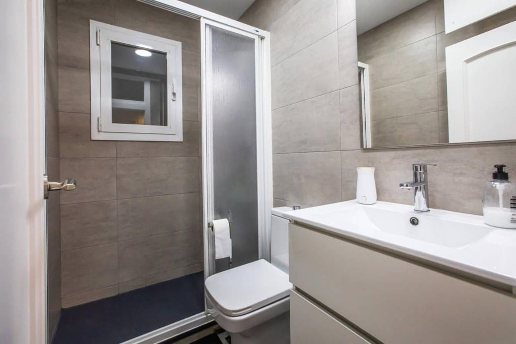 3 bedroom Apartment for sale in Barcelona city - € 260,000 (Ref: 9714818)