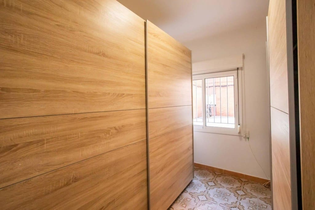 3 bedroom Apartment for sale in Barcelona city - € 260,000 (Ref: 9714818)