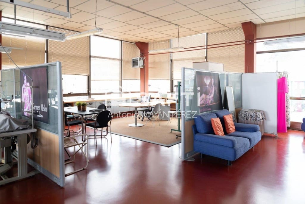 Commercial for sale in Arteixo with garage - € 915,000 (Ref: 9714819)