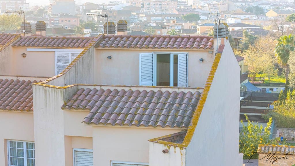 5 bedroom Villa for sale in Calella de Palafrugell with garage - € 445,000 (Ref: 9714820)