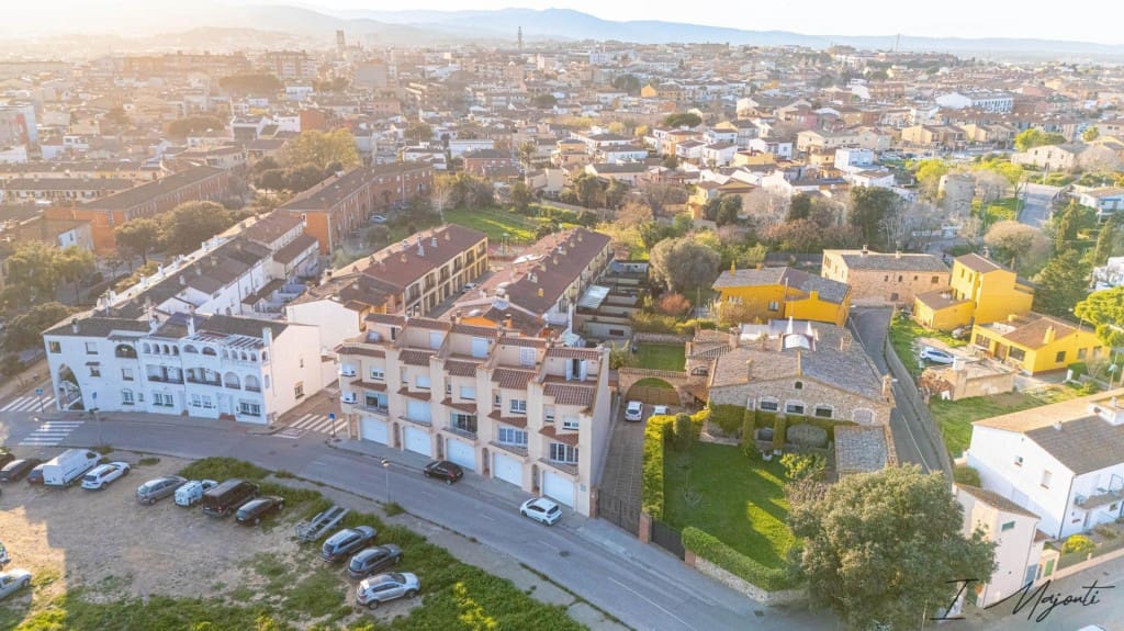 5 bedroom Villa for sale in Calella de Palafrugell with garage - € 445,000 (Ref: 9714820)