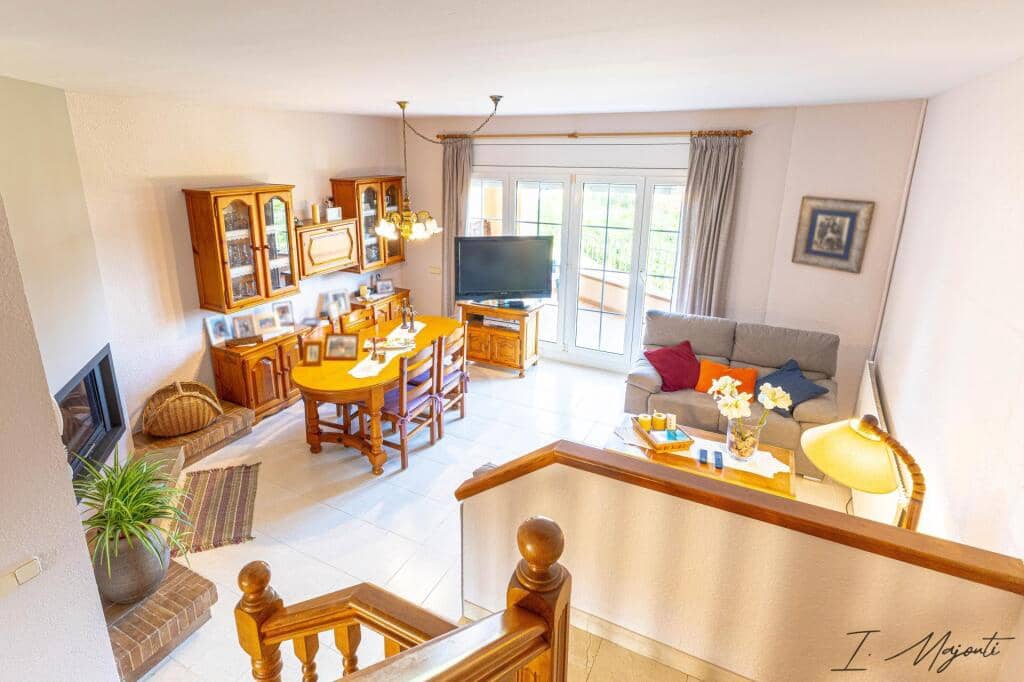 5 bedroom Villa for sale in Calella de Palafrugell with garage - € 445,000 (Ref: 9714820)