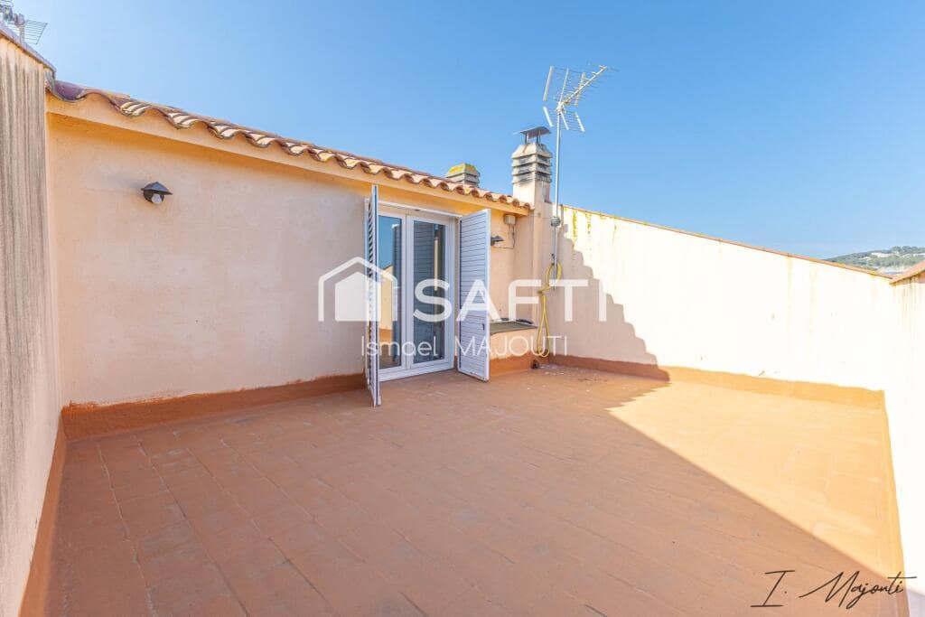 5 bedroom Villa for sale in Calella de Palafrugell with garage - € 445,000 (Ref: 9714820)