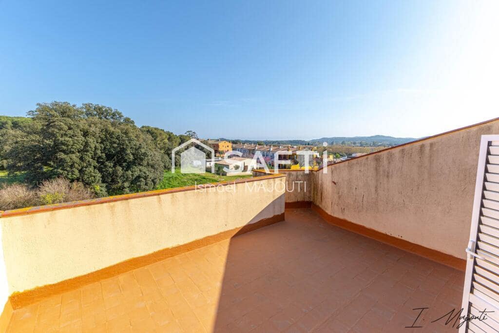 5 bedroom Villa for sale in Calella de Palafrugell with garage - € 445,000 (Ref: 9714820)