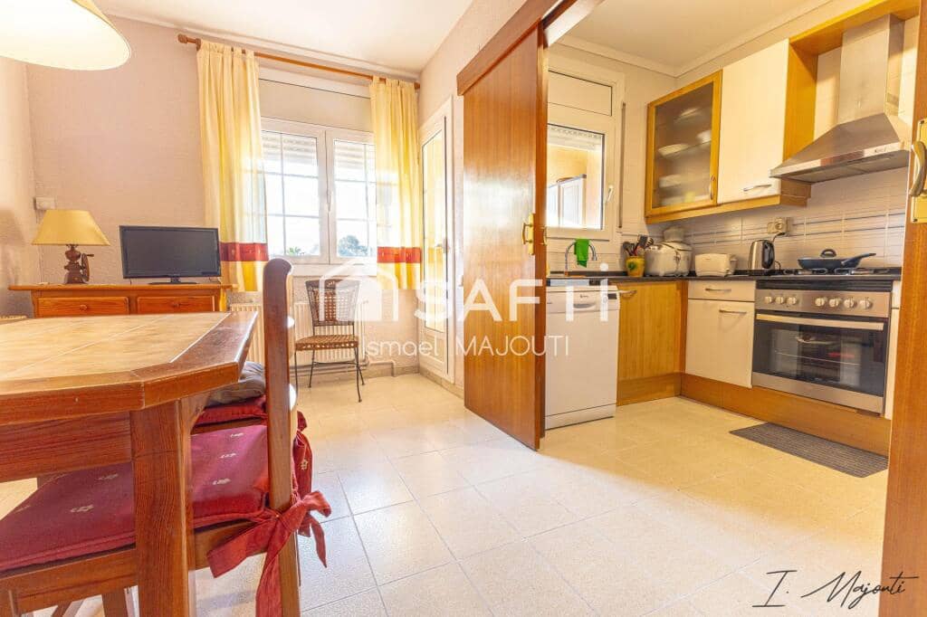 5 bedroom Villa for sale in Calella de Palafrugell with garage - € 445,000 (Ref: 9714820)