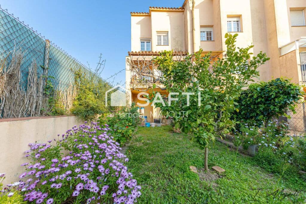 5 bedroom Villa for sale in Calella de Palafrugell with garage - € 445,000 (Ref: 9714820)