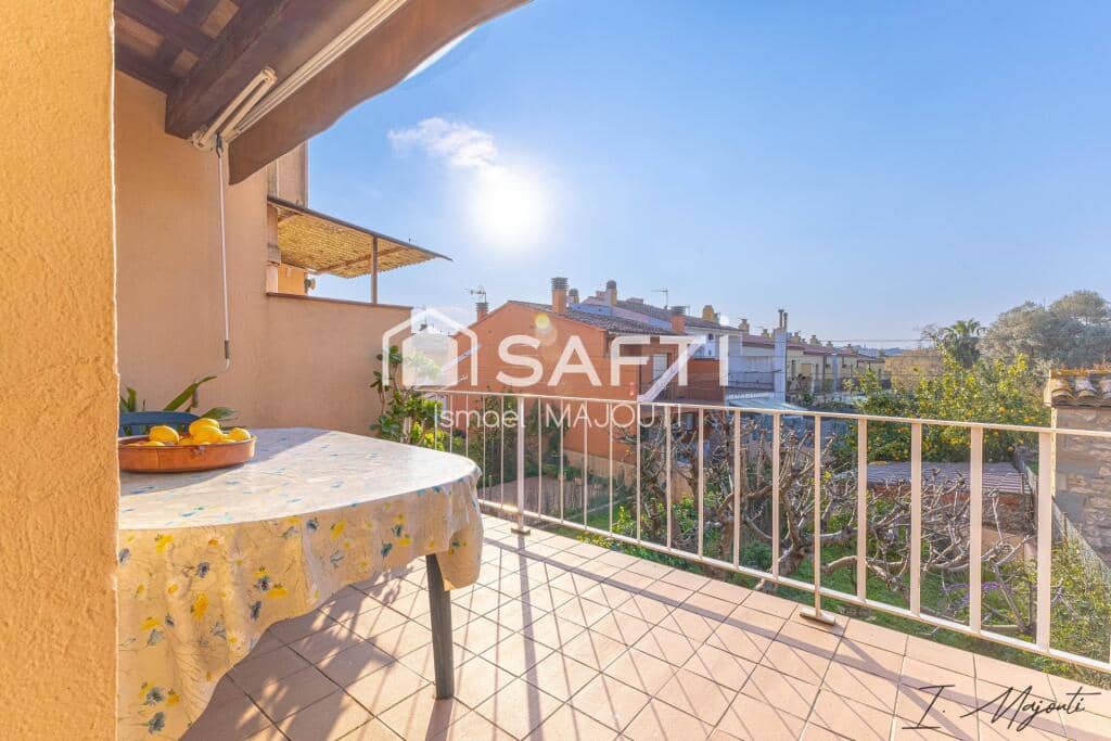 5 bedroom Villa for sale in Calella de Palafrugell with garage - € 445,000 (Ref: 9714820)