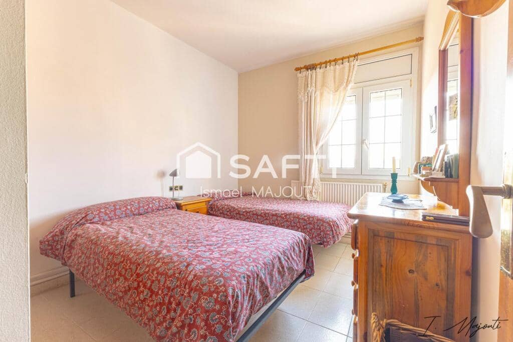 5 bedroom Villa for sale in Calella de Palafrugell with garage - € 445,000 (Ref: 9714820)