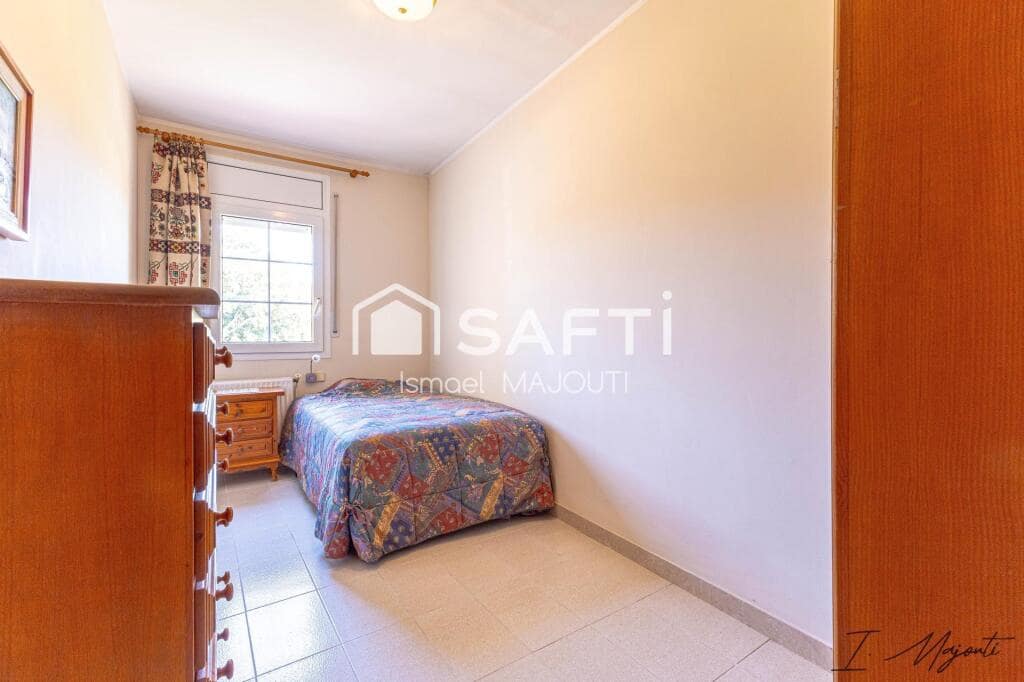 5 bedroom Villa for sale in Calella de Palafrugell with garage - € 445,000 (Ref: 9714820)