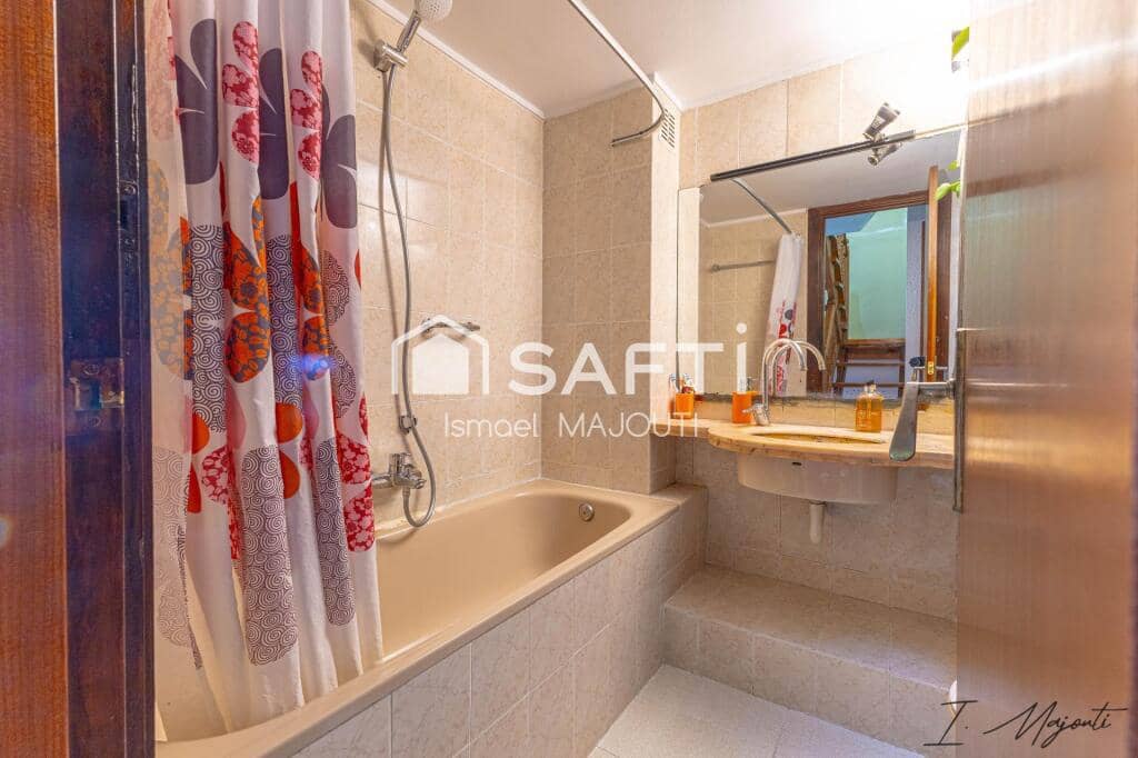 5 bedroom Villa for sale in Calella de Palafrugell with garage - € 445,000 (Ref: 9714820)