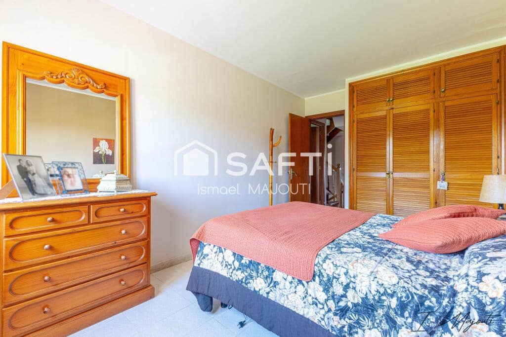 5 bedroom Villa for sale in Calella de Palafrugell with garage - € 445,000 (Ref: 9714820)