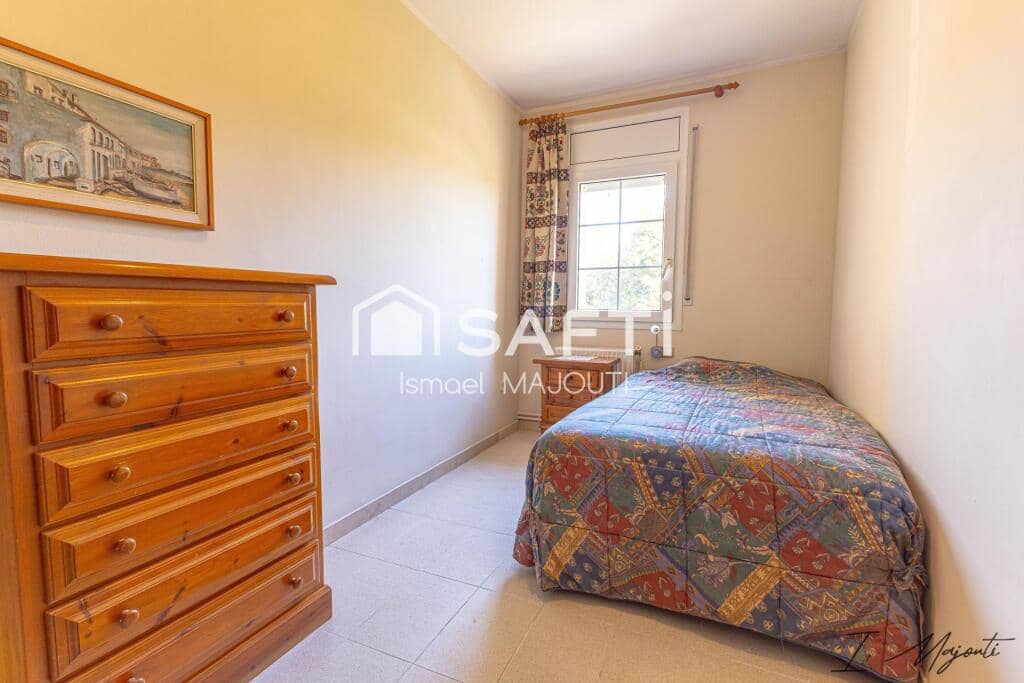 5 bedroom Villa for sale in Calella de Palafrugell with garage - € 445,000 (Ref: 9714820)
