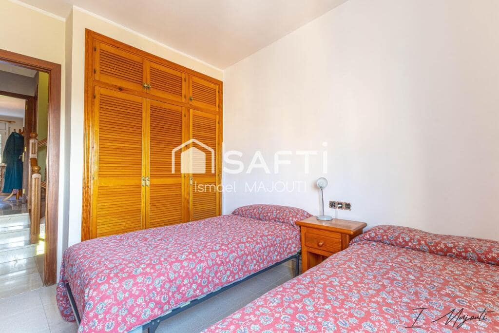 5 bedroom Villa for sale in Calella de Palafrugell with garage - € 445,000 (Ref: 9714820)