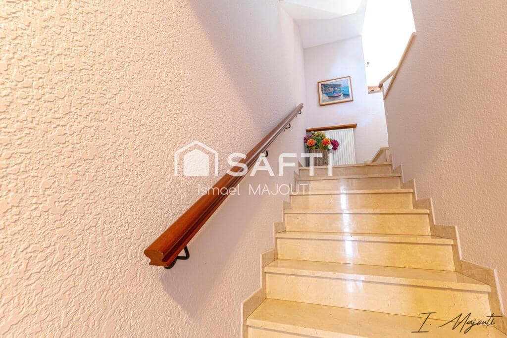 5 bedroom Villa for sale in Calella de Palafrugell with garage - € 445,000 (Ref: 9714820)