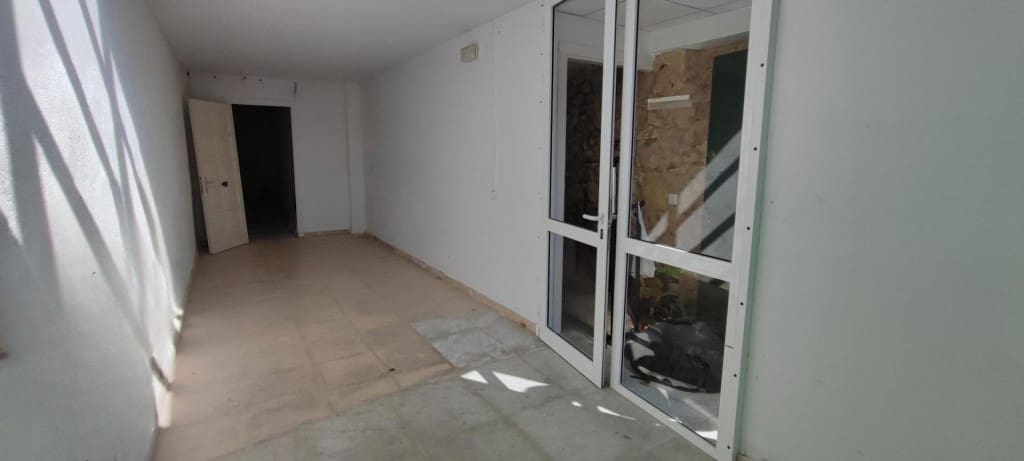 Commercial for sale in Tarragona city - € 100,000 (Ref: 9714823)