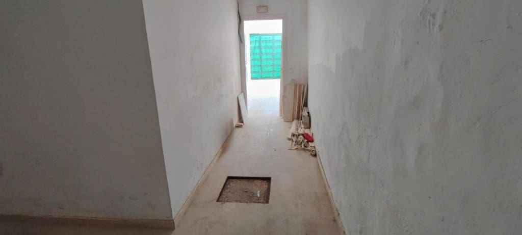 Commercial for sale in Tarragona city - € 100,000 (Ref: 9714823)