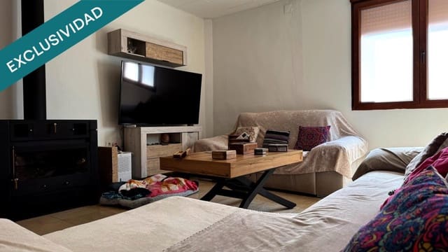 Chalet de 4 habitaciones en Pinoso en venta con garaje - 244.900 € (Ref: 9714824)