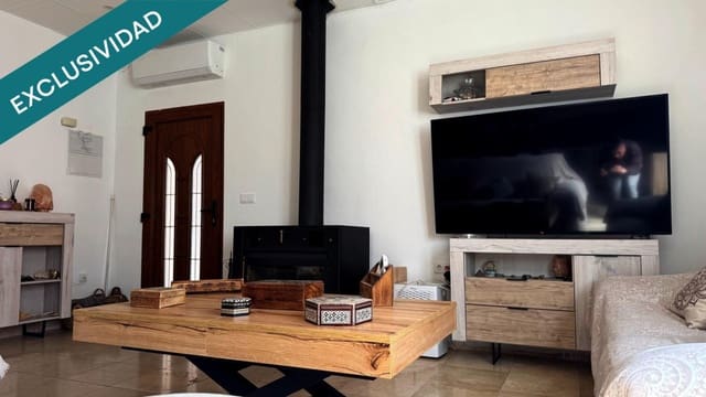 Chalet de 4 habitaciones en Pinoso en venta con garaje - 244.900 € (Ref: 9714824)