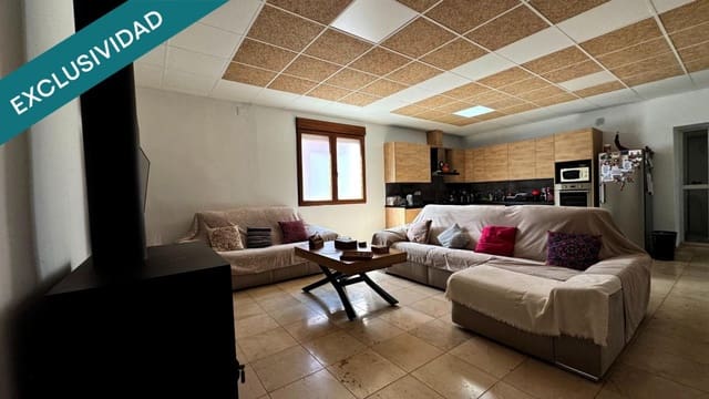 Chalet de 4 habitaciones en Pinoso en venta con garaje - 244.900 € (Ref: 9714824)