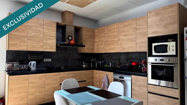 Chalet de 4 habitaciones en Pinoso en venta con garaje - 244.900 € (Ref: 9714824)