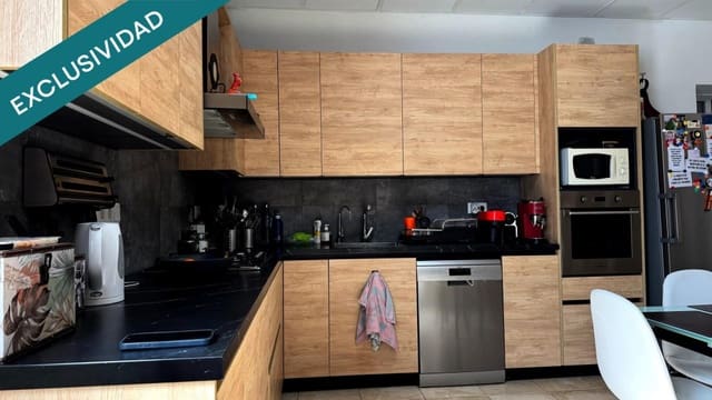 Chalet de 4 habitaciones en Pinoso en venta con garaje - 244.900 € (Ref: 9714824)