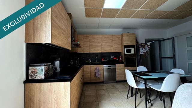 Chalet de 4 habitaciones en Pinoso en venta con garaje - 244.900 € (Ref: 9714824)