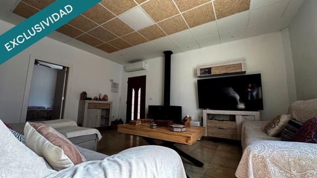 Chalet de 4 habitaciones en Pinoso en venta con garaje - 244.900 € (Ref: 9714824)