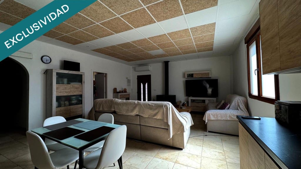 Chalet de 4 habitaciones en Pinoso en venta con garaje - 244.900 € (Ref: 9714824)