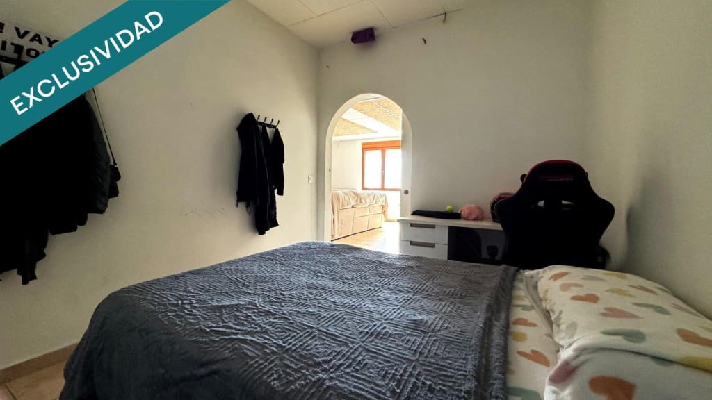 Chalet de 4 habitaciones en Pinoso en venta con garaje - 244.900 € (Ref: 9714824)