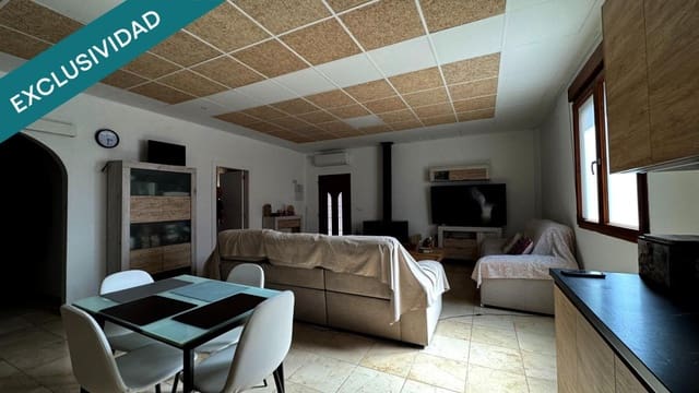 Chalet de 4 habitaciones en Pinoso en venta con garaje - 244.900 € (Ref: 9714824)