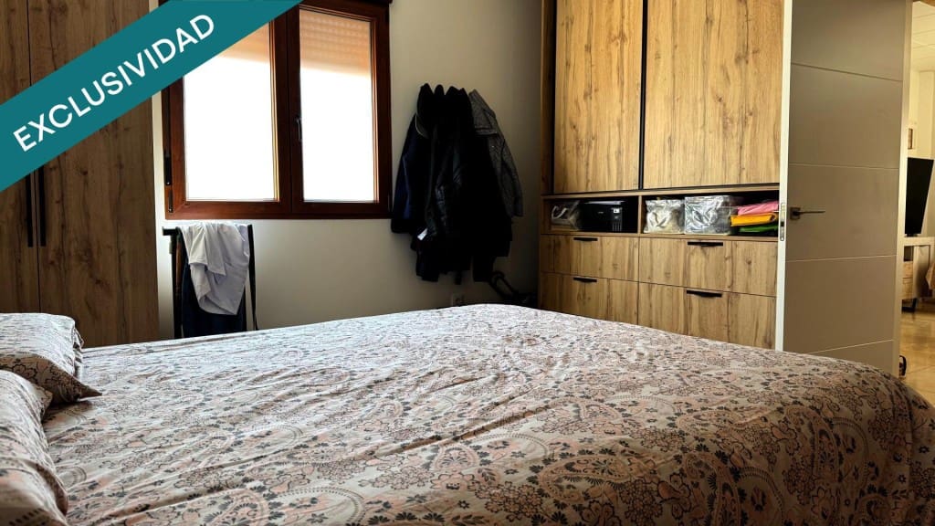 Chalet de 4 habitaciones en Pinoso en venta con garaje - 244.900 € (Ref: 9714824)
