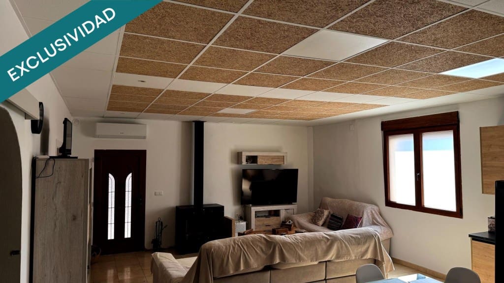 Chalet de 4 habitaciones en Pinoso en venta con garaje - 244.900 € (Ref: 9714824)