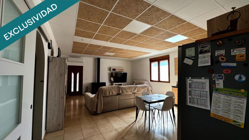 Chalet de 4 habitaciones en Pinoso en venta con garaje - 244.900 € (Ref: 9714824)